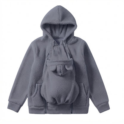 Kuscheliger Tragepulli mit Babytasche